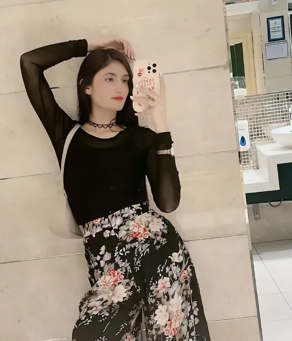  Female Escort  Raveena